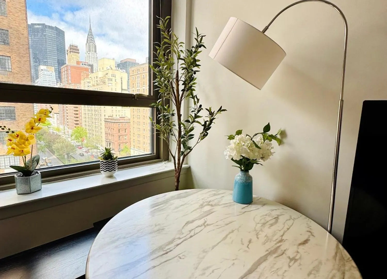Apartment Midtown Park Ave Charming Chrysler View Corner Studio New York